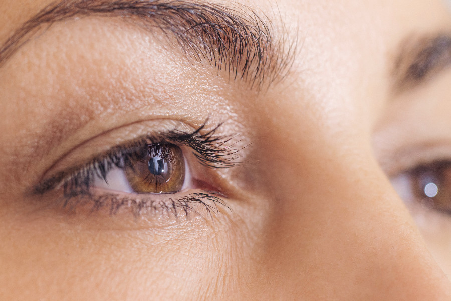 Initial consultation with upper eyelids