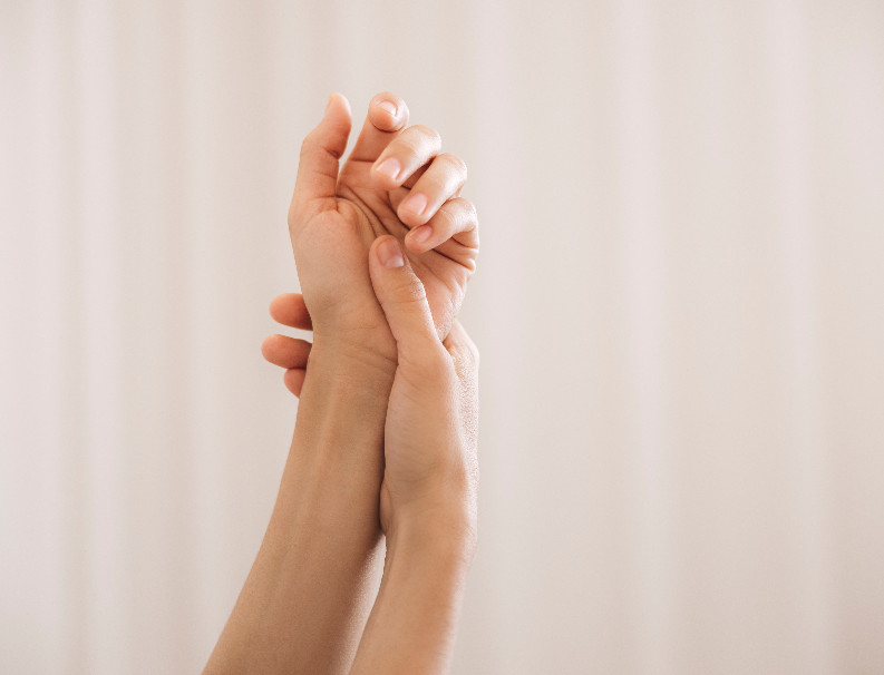 Hand rejuvenation without surgery – treatment at Moser Milani Medical Spa in Vienna